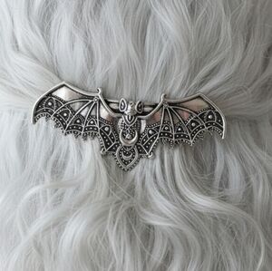 NWT Silver Celtic Bat Hair Clip